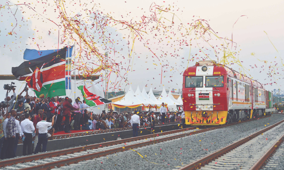 Kenyans inaugurate the launch of the Mombasa-Nairobi Standard Gauge Railway. File photo: VCG