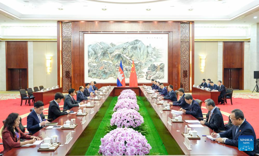 Chinese Vice President Han Zheng meets with Cambodia's Deputy Prime Minister and Minister in Charge of the Office of the Council of Ministers Vongsey Vissoth, who is in China to attend the 22nd China-ASEAN Expo and China-ASEAN Business and Investment Summit, in Nanning, south China's Guangxi Zhuang Autonomous Region, Sept. 16, 2025. (Xinhua/Ding Lin)