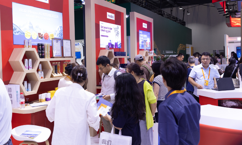 Consumers consult at the Norway pavilion about products brought by Norwegian companies on September 12, 2025, during CIFTIS 2025. Photo: Courtesy of Embassy of Norway in China