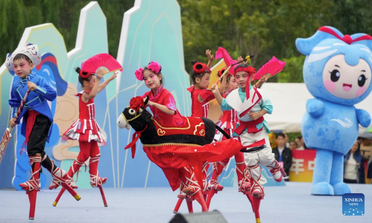Actors perform during an event celebrating the eighth Chinese farmers' harvest festival in Zhaoyuan City, east China's Shandong Province, Sept. 23, 2025. The Chinese farmers' harvest festival is the first national festival created specifically for the country's farmers. Starting in 2018, the festival coincides with the Autumnal Equinox each year, which is one of the 24 solar terms of the Chinese lunisolar calendar and usually falls between Sept. 22 and 24 during the country's agricultural harvest season. (Xinhua/Xu Suhui)