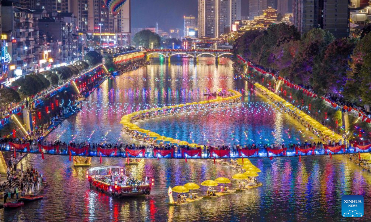 A drone photo taken on Oct. 6, 2025 shows tourists admiring the night scenery in Xuan'en County, central China's Hubei Province. Tourists across the country show no sign of fading enthusiasm as the National Day and Mid-Autumn Festival holiday draws to a close. (Photo by Wang Fajun/Xinhua)