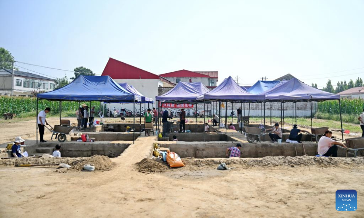 This photo taken on Sept. 10, 2025 shows scene during the sixth excavation of the Bairen Town site in Xingtai City, north China's Hebei Province.
The sixth excavation of the Bairen Town site in the city of Xingtai kicked off this July and goes smoothly to date.
The ruins of Bairen Town are relatively well-preserved, covering an area of four square kilometers. The existing city walls have a circumference of about 8,000 meters, with some sections standing six to seven meters tall. (Xinhua/Mu Yu)
