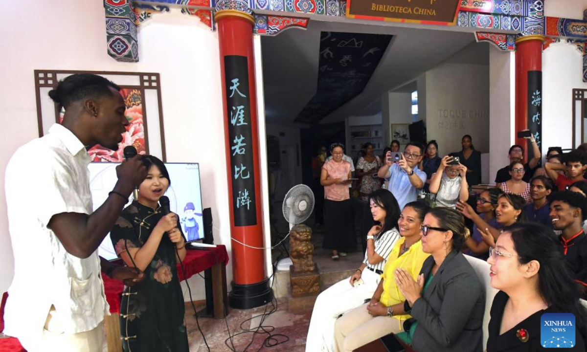 A Cuban student (1st, L) and a Chinese teacher (2nd, L) from the Confucius Institute at the University of Havana perform during a cultural event Tea for Harmony: Yaji Cultural Salon in Havana, capital of Cuba, Sept. 30, 2025. (Photo by Joaquin Hernandez/Xinhua)