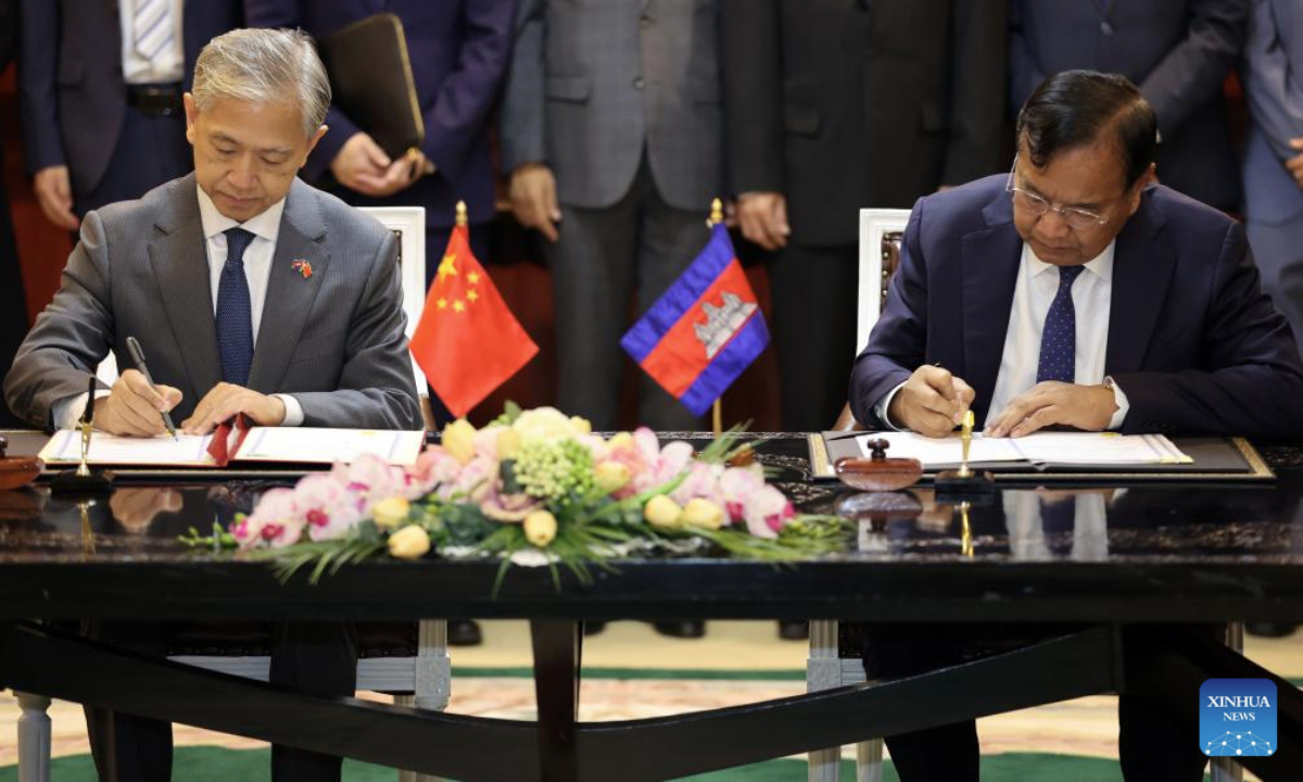 Cambodian Deputy Prime Minister and Foreign Minister Prak Sokhonn (R) and Chinese Ambassador to Cambodia Wang Wenbin attend a signing ceremony of Lancang-Mekong Cooperation (LMC) Special Fund 2025 for Cambodia in Phnom Penh, Cambodia on Sept. 17, 2025. (Photo by Sovannara/Xinhua)