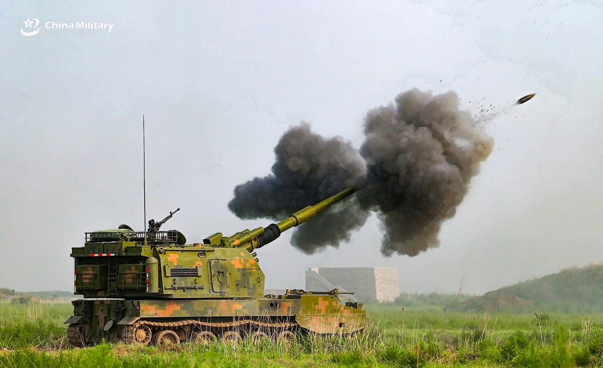 A PLZ-05 155mm tracked self-propelled howitzer attached to a brigade under the Chinese PLA 82nd Group Army opens fire during a live-fire shooting training exercise in late September, 2025. (eng.chinamil.com.cn/Photo by Wang Zhengjie)