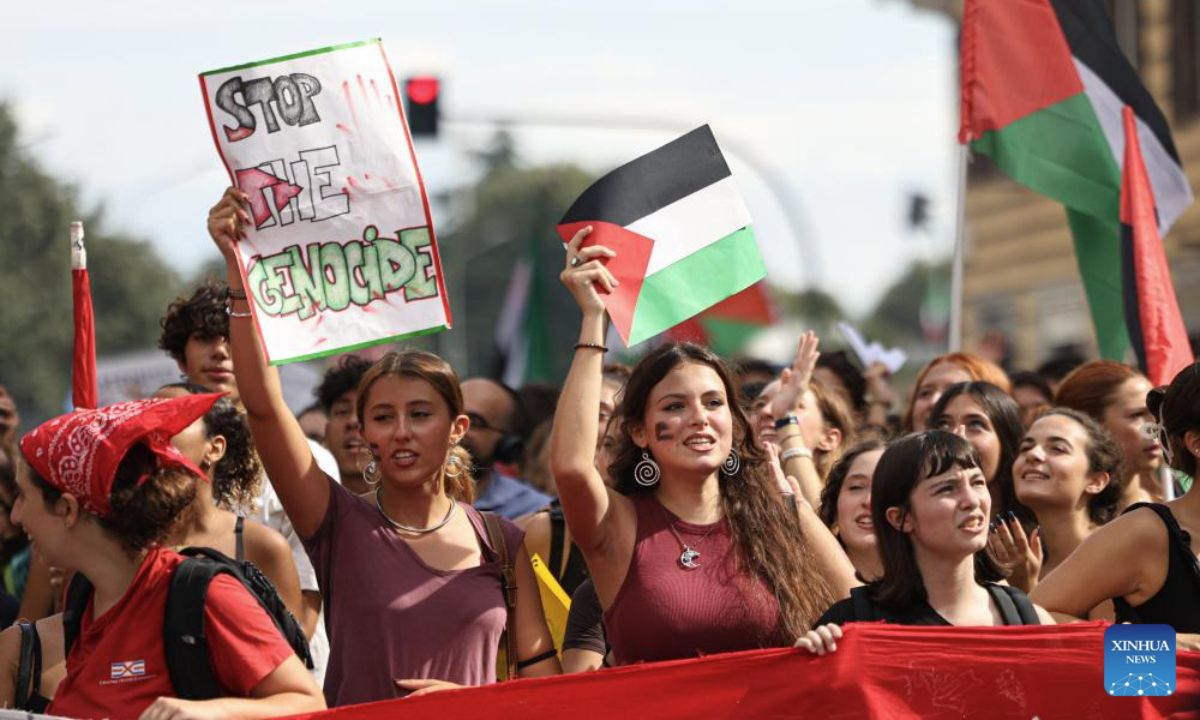 People participate in a pro-Palestinian protest in Rome, Italy, on Sept. 22, 2025. (Xinhua/Li Jing)