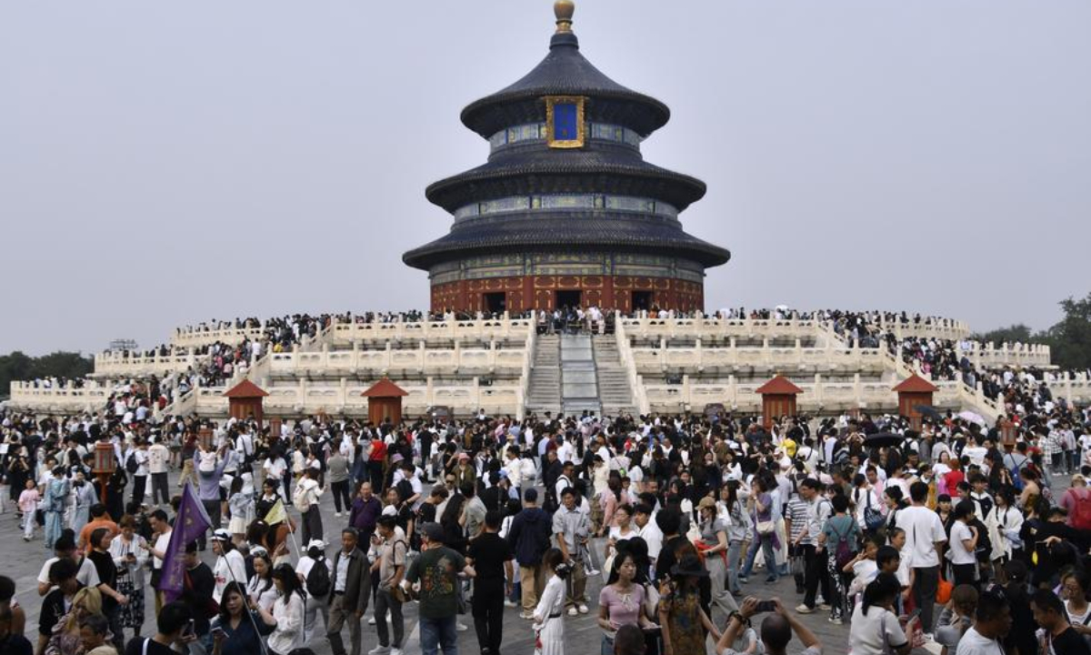 People visit the Temple of Heaven in Beijing, capital of China, Oct. 4, 2025. (Xinhua/Li Xin)