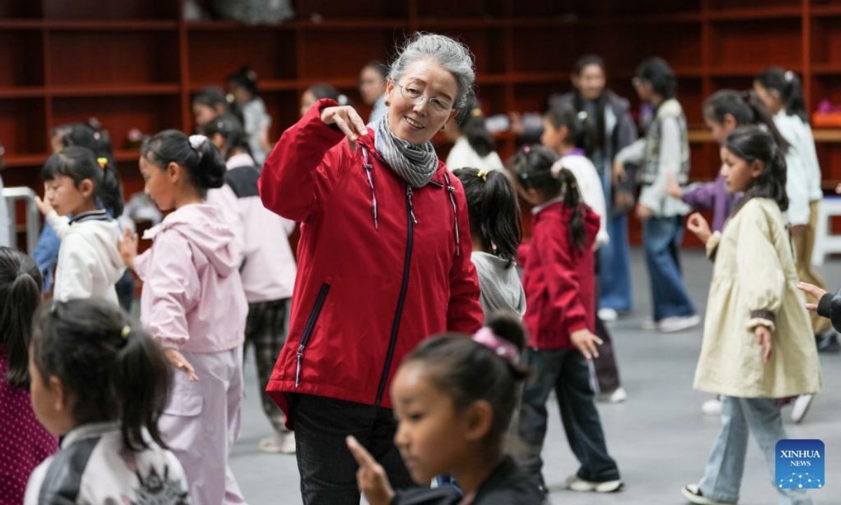 Pasang teaches children Tibetan opera at the public art center in Lhasa, southwest China's Xizang Autonomous Region, Sept. 14, 2025. Pasang, a national first-class performer and retired member of the Tibetan opera troupe of the Xizang Autonomous Region, has voluntarily devoted her weekends to teaching Tibetan opera to children for a decade.

With her help, these children have come to realize the charm of Tibetan opera. Pasang's dedication has not only kept the flame of Tibetan opera alive, but also brought vitality to the traditional art among the younger generation. (Xinhua/Jigme Dorje)