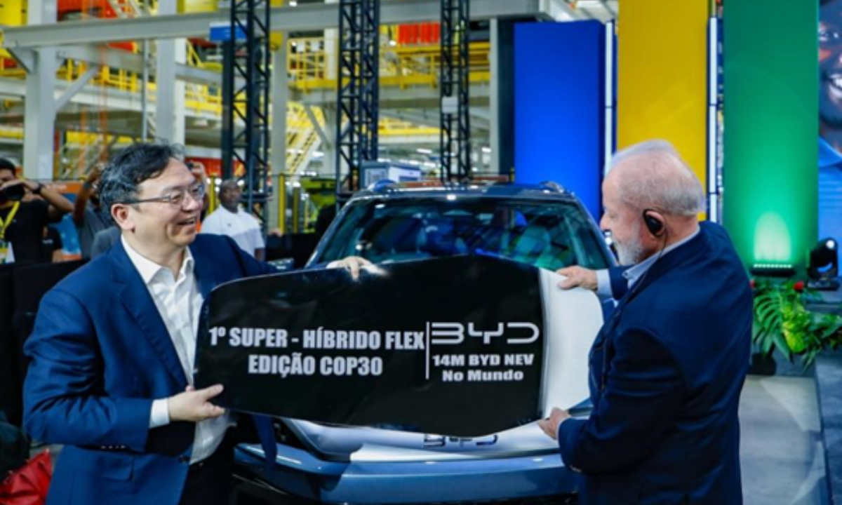 Brazilian President Lula becomes the registered owner of BYD's 14 millionth vehicle, a Song Pro hybrid SUV. Photo: Courtesy of BYD