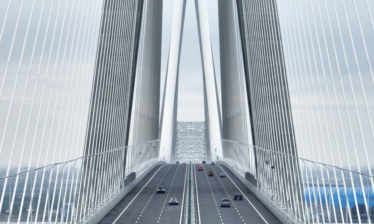  An aerial drone photo taken on Sept. 9, 2025 shows vehicles running on the Changtai Yangtze River Bridge in east China's Jiangsu Province. The Changtai (Changzhou-Taizhou) Yangtze River Bridge, an artery of communications that integrates highways, intercity railways, and local roads, started operation on Tuesday.

Spanning 10.03 kilometers, the bridge slashes travel time between Changzhou and Taizhou, both in Jiangsu Province, from 80 minutes to 20 minutes, boosting development for the Yangtze economic belt and integration of the Yangtze River delta region. (Photo by Chen Wei/Xinhua)