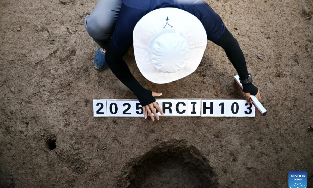 An archaeologist numbers a pit during the sixth excavation of the Bairen Town site in Xingtai City, north China's Hebei Province, Sept. 10, 2025.
The sixth excavation of the Bairen Town site in the city of Xingtai kicked off this July and goes smoothly to date.
The ruins of Bairen Town are relatively well-preserved, covering an area of four square kilometers. The existing city walls have a circumference of about 8,000 meters, with some sections standing six to seven meters tall. (Xinhua/Mu Yu)