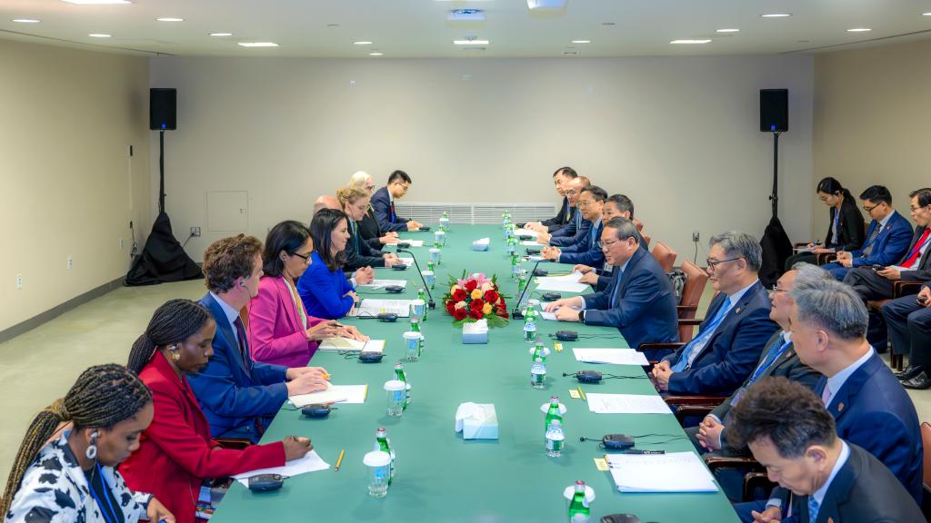 Chinese Premier Li Qiang meets with Annalena Baerbock, president of the 80th session of the United Nations General Assembly (UNGA), in New York, Sept. 24, 2025. (Xinhua/Zhai Jianlan)