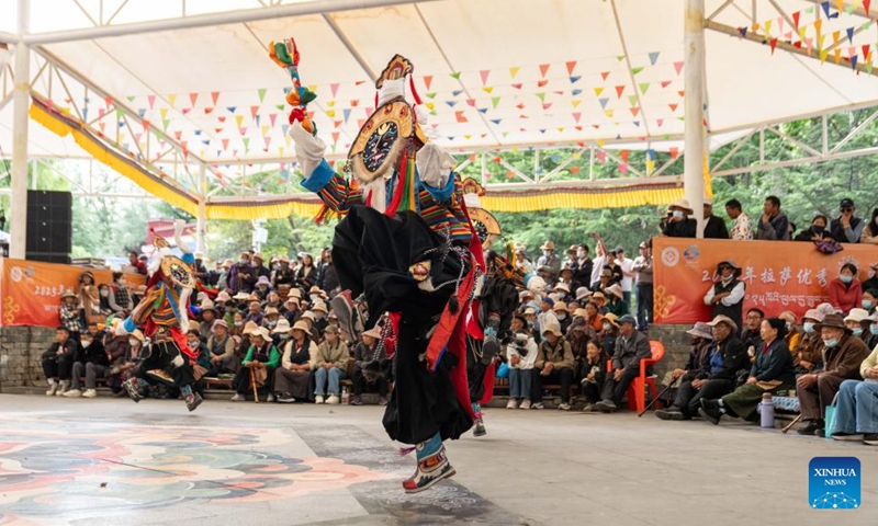 An artist participates in Tibetan opera performances in Lhasa, southwest China's Xizang Autonomous Region, Aug. 24, 2025. Tibetan opera performances are staged here from Aug. 23 to 27 in celebration of the traditional Shoton Festival, or Yogurt Festival, and the autonomous region's 60th founding anniversary. (Xinhua)