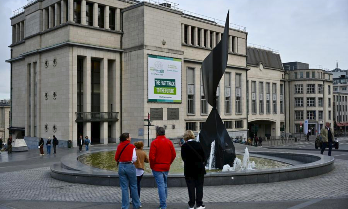 A poster for the European Hydrogen Week is hung on a building in Brussels, Belgium, on Sept. 30, 2025. (Xinhua/Lyu You)