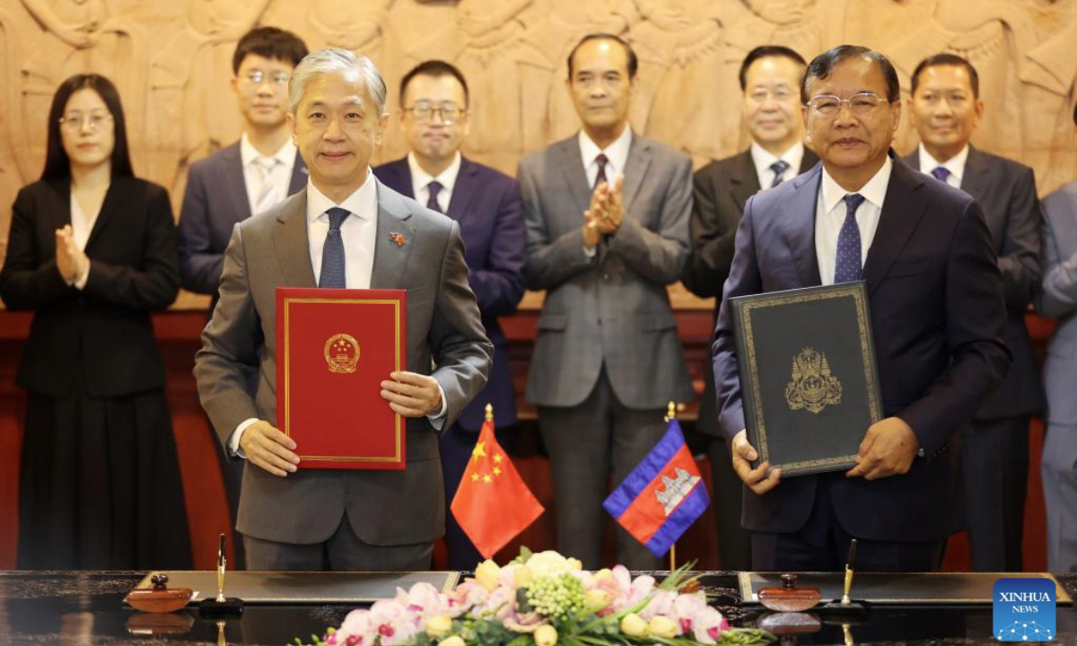 Cambodian Deputy Prime Minister and Foreign Minister Prak Sokhonn (R, front) and Chinese Ambassador to Cambodia Wang Wenbin (L, front) attend a signing ceremony of Lancang-Mekong Cooperation (LMC) Special Fund 2025 for Cambodia in Phnom Penh, Cambodia on Sept. 17, 2025. (Photo by Sovannara/Xinhua)