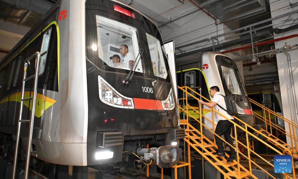 A Kazakh trainee (R) gets on a subway train for taking a test during a light-rail driver training session in north China's Tianjin Municipality, Sept. 5, 2025. A batch of 29 drivers from Kazakhstan have recently qualified as light-rail drivers after finishing immersive training sessions in China's Tianjin.

Held by Tianjin Rail Transit, the three-month program provided customized technical solutions for driving on a light-rail line in Astana, capital of Kazakhstan. (Xinhua/Sun Fanyue)