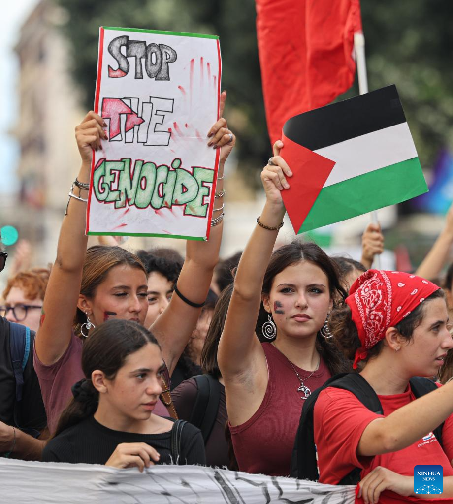 People participate in a pro-Palestinian protest in Rome, Italy, on Sept. 22, 2025. (Xinhua/Li Jing)