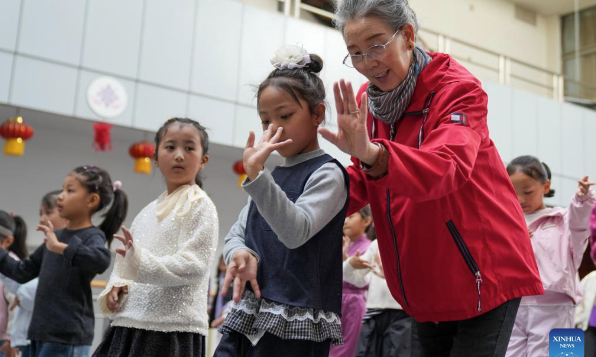 Pasang teaches children Tibetan opera at the public art center in Lhasa, southwest China's Xizang Autonomous Region, Sept. 14, 2025. Pasang, a national first-class performer and retired member of the Tibetan opera troupe of the Xizang Autonomous Region, has voluntarily devoted her weekends to teaching Tibetan opera to children for a decade.

With her help, these children have come to realize the charm of Tibetan opera. Pasang's dedication has not only kept the flame of Tibetan opera alive, but also brought vitality to the traditional art among the younger generation. (Xinhua/Jigme Dorje)