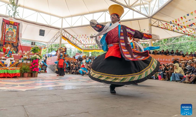 An artist participates in Tibetan opera performances in Lhasa, southwest China's Xizang Autonomous Region, Aug. 24, 2025. Tibetan opera performances are staged here from Aug. 23 to 27 in celebration of the traditional Shoton Festival, or Yogurt Festival, and the autonomous region's 60th founding anniversary. (Xinhua)