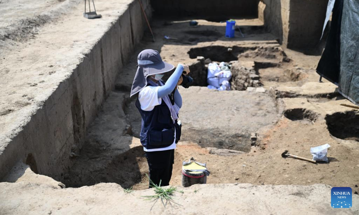 An archaeologist takes photos during the sixth excavation of the Bairen Town site in Xingtai City, north China's Hebei Province, Sept. 10, 2025.
The sixth excavation of the Bairen Town site in the city of Xingtai kicked off this July and goes smoothly to date.
The ruins of Bairen Town are relatively well-preserved, covering an area of four square kilometers. The existing city walls have a circumference of about 8,000 meters, with some sections standing six to seven meters tall. (Xinhua/Mu Yu)