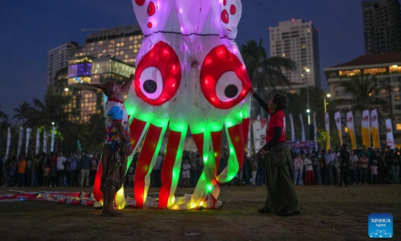 Participants fly an illuminated kite during the Colombo International Kite Festival in Colombo, Sri Lanka, Aug. 24, 2025. (Xinhua)