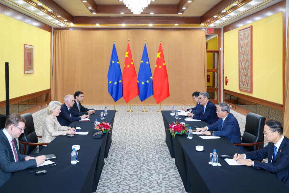 Chinese Premier Li Qiang meets with European Commission President Ursula von der Leyen in New York, the United States, Sept. 24, 2025. (Xinhua/Liu Bin)