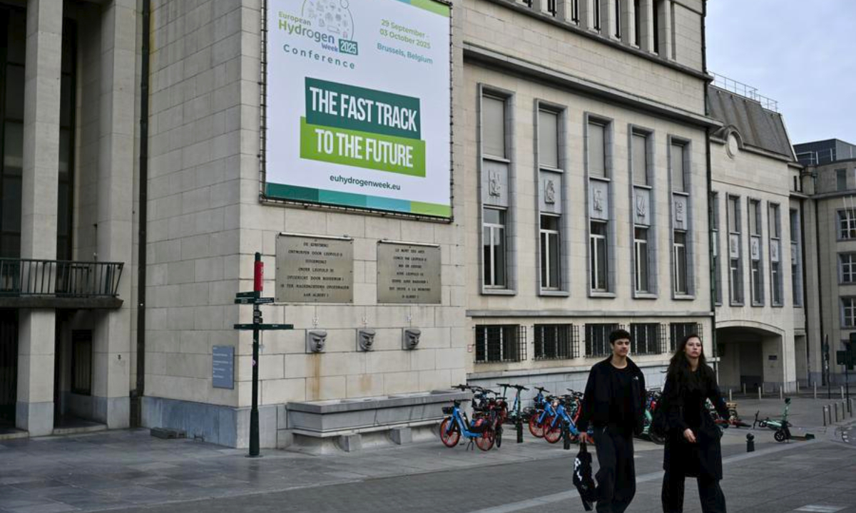 Pedestrians walk past a European Hydrogen Week poster in Brussels, Belgium, on Sept. 30, 2025. (Xinhua/Lyu You)