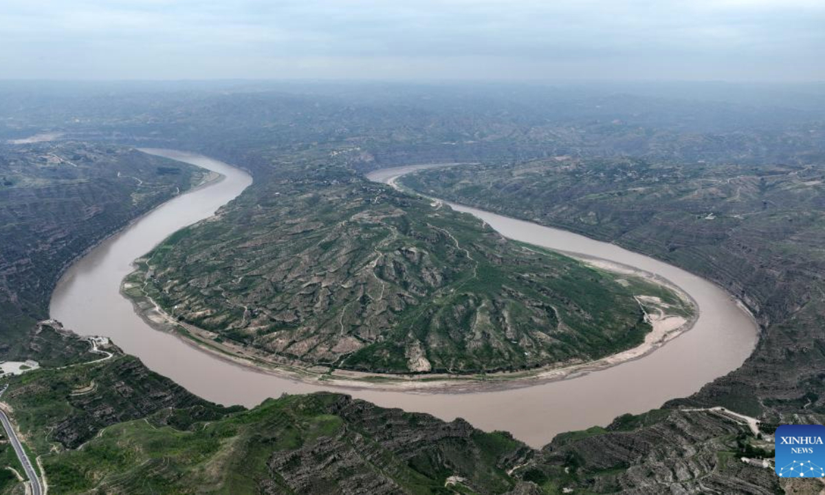 An aerial photo taken on July 24, 2025 shows a turning of the Yellow River in the border area between Shilou County of north China's Shanxi Province and Qingjian County of northwest China's Shaanxi Province. (Xinhua/Zhan Yan)