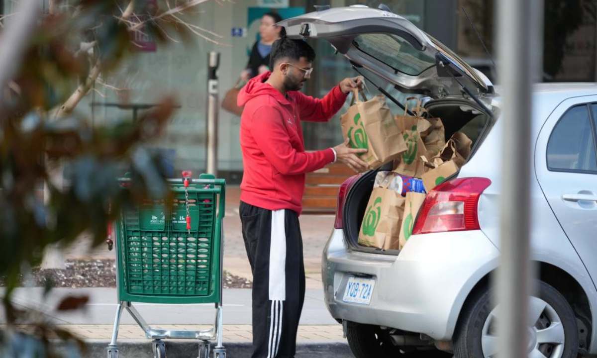 A customer arranges groceries after shopping at a shopping center in Canberra, Australia, Sept. 3, 2025. Australia's rate of economic growth accelerated to 0.6 percent in the second quarter of 2025, according to official figures released on Wednesday. (Photo by Zhang Na/Xinhua)