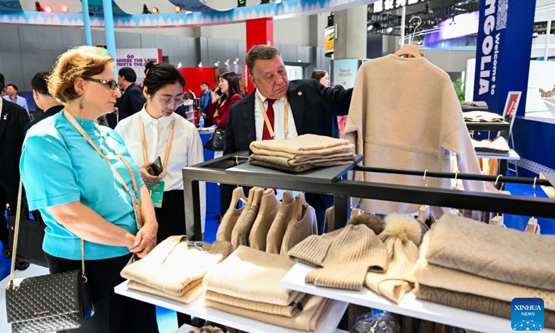 Participants visit the 5th China-Mongolia Expo in Hohhot, north China's Inner Mongolia Autonomous Region, Aug. 25, 2025. The 5th China-Mongolia Expo, scheduled from Aug. 25 to 29, has attracted over 1,500 exhibitors from home and abroad. (Xinhua/Li Zhipeng)