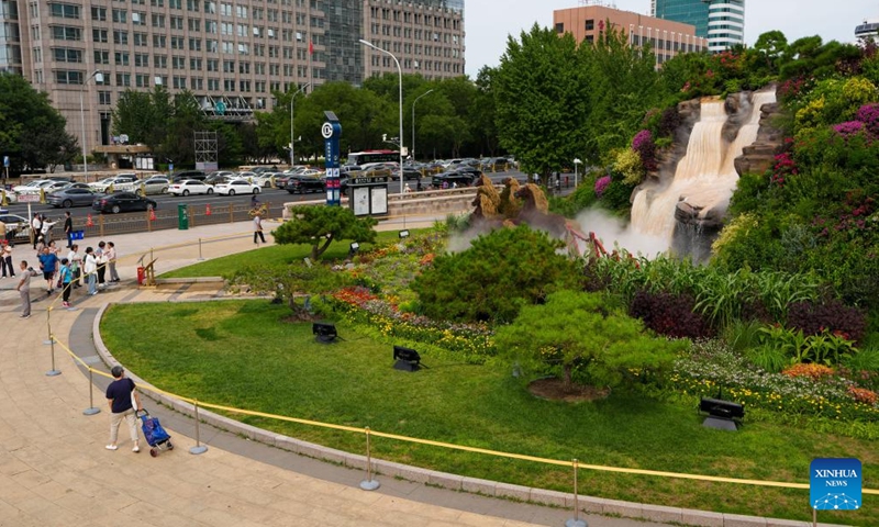 A set of floral installation is pictured at Dongdan area in Beijing, capital of China, Aug. 26, 2025. Ten sets of floral installations along Chang'an Avenue marking the 80th anniversary of the victory in the Chinese People's War of Resistance Against Japanese Aggression and the World Anti-Fascist War have been completed. (Xinhua/Ju Huanzong)