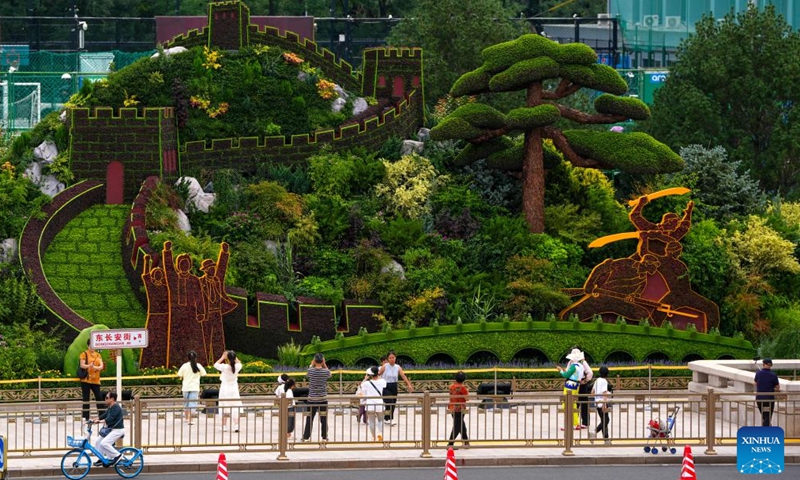 A set of floral installation is pictured at Dongdan area in Beijing, capital of China, Aug. 26, 2025. Ten sets of floral installations along Chang'an Avenue marking the 80th anniversary of the victory in the Chinese People's War of Resistance Against Japanese Aggression and the World Anti-Fascist War have been completed. (Xinhua/Ju Huanzong)