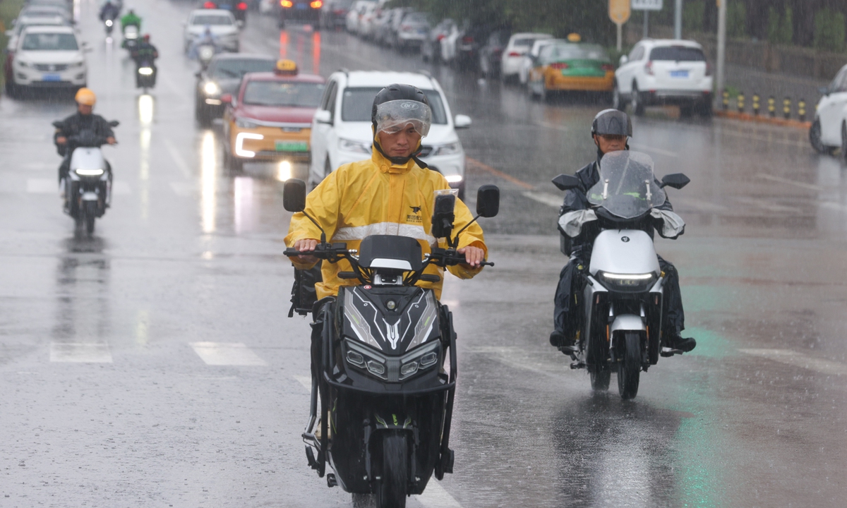 Food delivery riders brave the rain to fulfill deliveries for customers in Beijing on August 27, 2025. The Chinese capital city reported heavy rain on the day, with some places seeing torrential rain. Photo: VCG