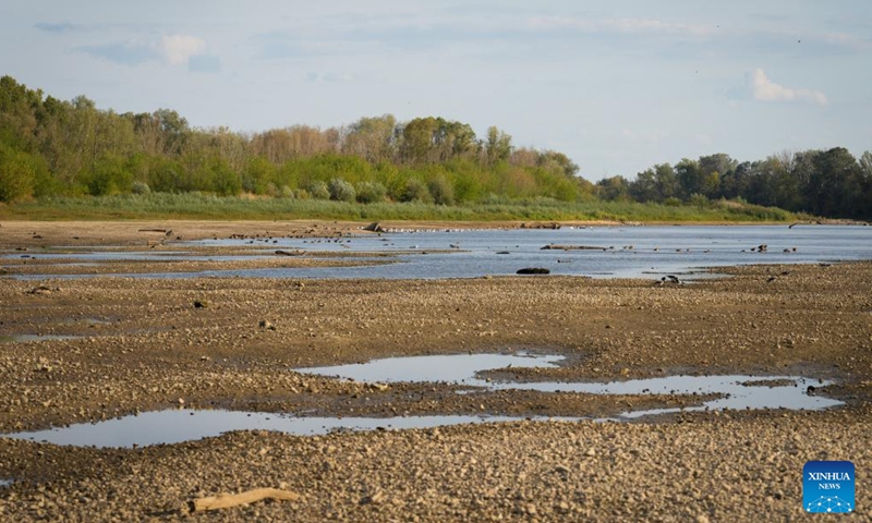 This photo taken on Aug. 26, 2025 shows the exposed riverbed of the Vistula River in Warsaw, Poland. The lowest water level on record was observed Monday on the Vistula River at the Warsaw-Bulwary hydrological station, the Institute of Meteorology and Water Management (IMGW) reported. (Photo by Jaap Arriens/Xinhua)