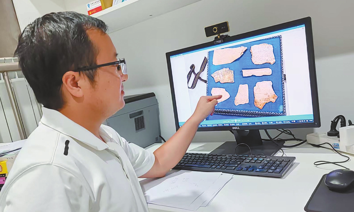Zhang Zhan researches a photo of oracle bones held in South Korea. Photo: Courtesy of Zhang Zhan