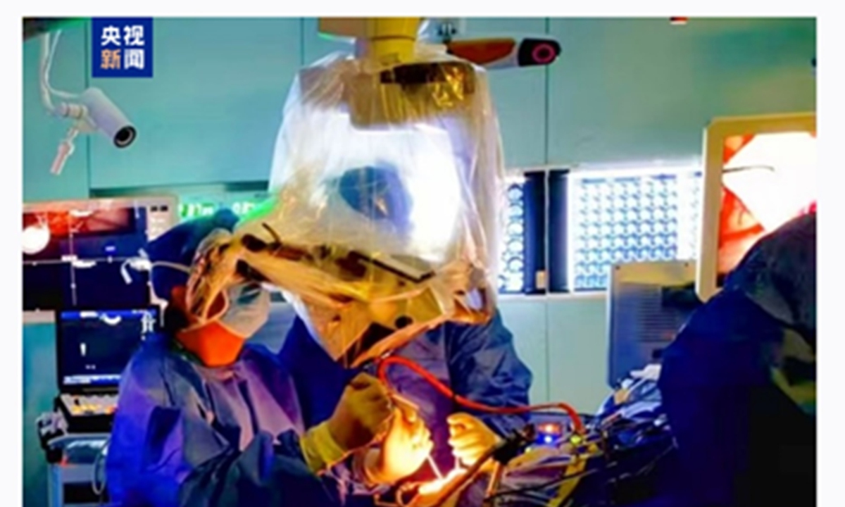 Neurosurgeons operate at the First Affiliated Hospital of Harbin Medical University. Photo: Screenshot from CCTV New