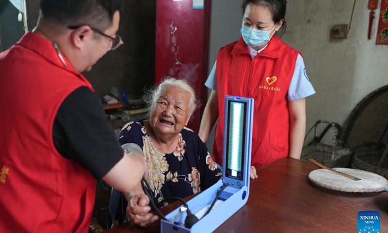 A medical service volunteer team provides family doctor contract services in a villager's home at Heyang Community of Anhua Town in Zhuji City, east China's Zhejiang Province, Aug. 26, 2025.