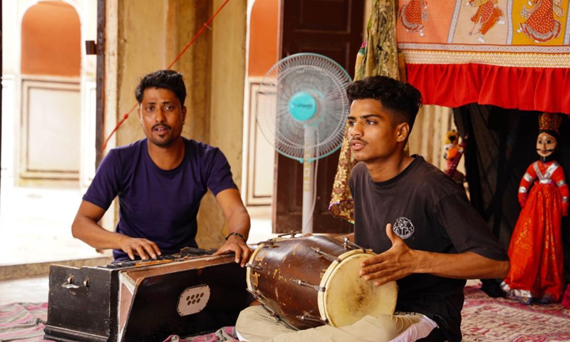 Artists perform traditional Indian instrument in Jaipur, India, Aug. 5, 2024. India boasts a diverse and rich culture, attracting global attention with its historical heritage, Bollywood film industry, yoga culture, and more. Photo: Xinhua