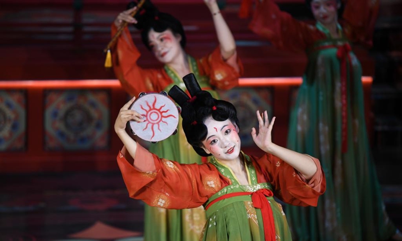 Actresses perform to display traditional costumes at a theme block in Xi'an, northwest China's Shaanxi Province, Aug. 29, 2025. (Xinhua/Zhang Bowen)