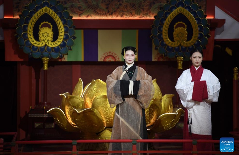 Actresses perform to display traditional costumes at a theme block in Xi'an, northwest China's Shaanxi Province, Aug. 29, 2025. (Xinhua/Zhang Bowen)