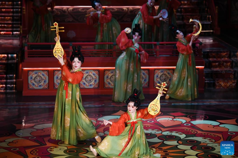 Actresses perform to display traditional costumes at a theme block in Xi'an, northwest China's Shaanxi Province, Aug. 29, 2025. (Xinhua/Zhang Bowen)