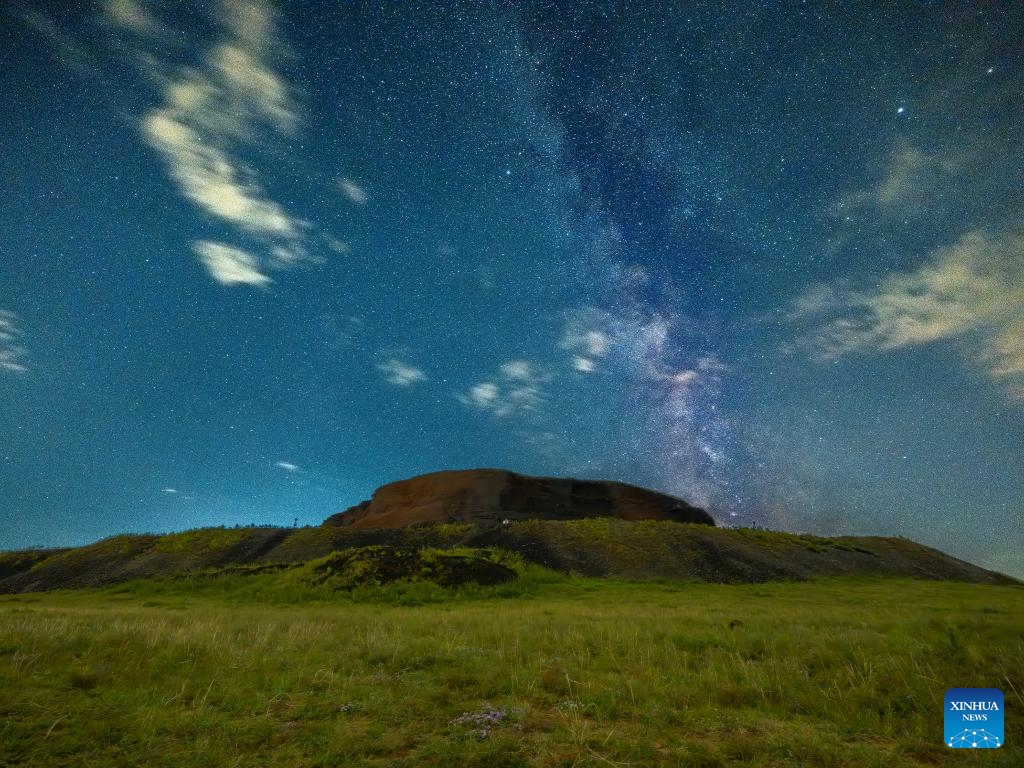 This stack composite photo taken on Aug. 30, 2025 shows a volcano of the Ulanhada volcano cluster under the Milky Way in Qahar Right Wing Rear Banner of Ulanqab, north China's Inner Mongolia Autonomous Region. (Photo: Xinhua)