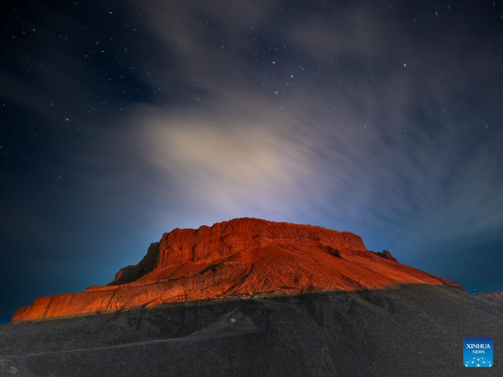 This photo taken on Aug. 30, 2025 shows a volcano of the Ulanhada volcano cluster under the starry sky in Qahar Right Wing Rear Banner of Ulanqab, north China's Inner Mongolia Autonomous Region. (Photo: Xinhua)