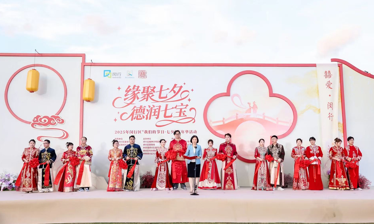 Couples registered marriage on Qixi Festival. Photo: screenshot from website of Minhang District government, Shanghai 