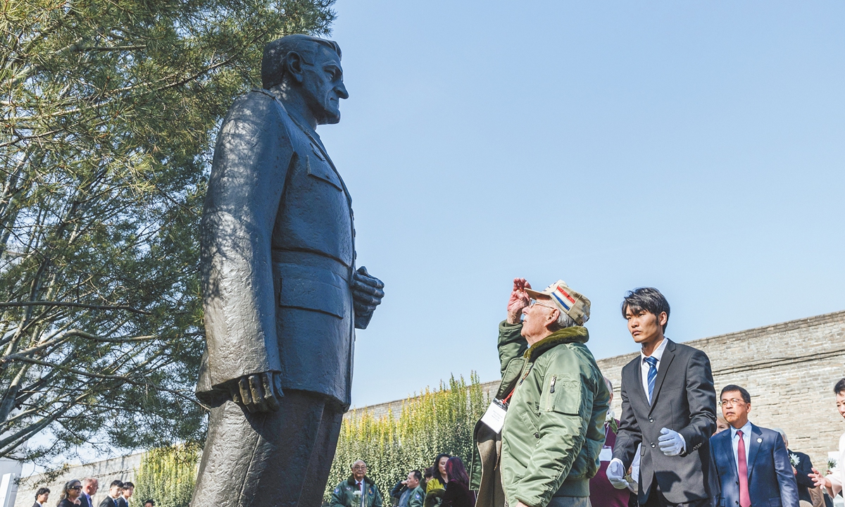 Flying Tigers veteran Melvin McMullen salutes to the statue of Major General Claire Lee Chennault in Beijing on October 30, 2023. Photo: Li Hao/GT