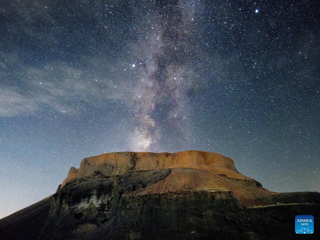 This stack composite photo taken on Aug. 30, 2025 shows a volcano of the Ulanhada volcano cluster under the Milky Way in Qahar Right Wing Rear Banner of Ulanqab, north China's Inner Mongolia Autonomous Region. (Photo: Xinhua)