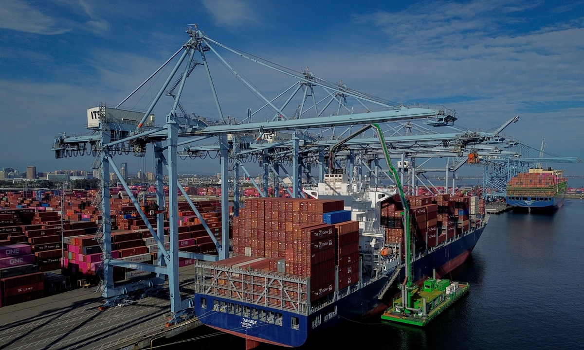 The Danube and HMM Garnet container ships dock at the Port of Long Beach in Long Beach, California, the US, on August 28, 2025. Photo: VCG