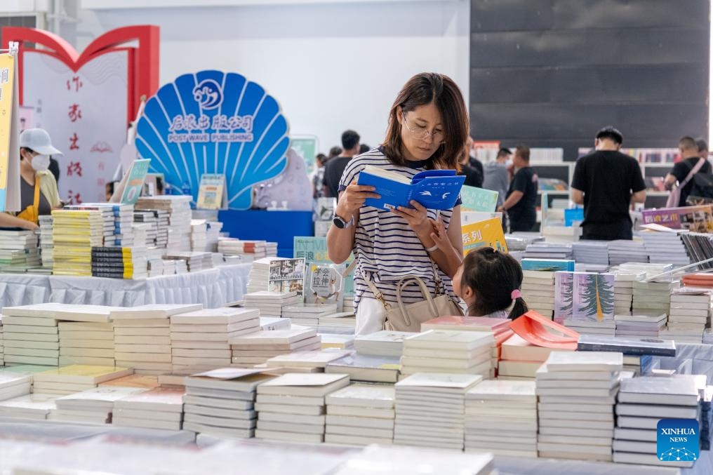 A reader views a book at a book fair in Hohhot, north China's Inner Mongolia Autonomous Region, Aug. 31, 2025. The five-day book fair, which gathered over 300 publishers nationwide, concluded here on Sunday. (Photo: Xinhua)