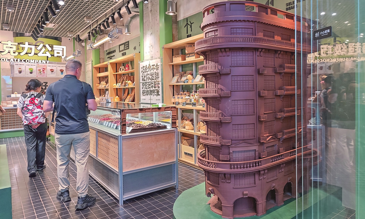 A chocolate shop on Nanjing Road in Shanghai displays a giant chocolate architectural model of the Wukang Mansion, attracting customers to admire, on September 1, 2025. Data from the local statistics authority showed that from January to July, the city's retail sales reached 955.2 billion yuan ($133.95 billion), up 2.5 percent year-on-year, including 841 billion yuan in goods, up 3.3 percent year-on-year. Photo: VCG
