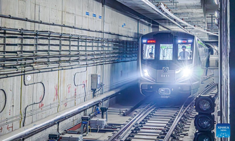 A train of Jinan Metro Line 4 runs in a trial operation in Jinan, east China's Shandong Province, on Aug. 31, 2025. Jinan Metro Line 4 started trial operation on Sunday. The metro line is laid along Jinan's east-west traffic artery, with a total length of about 40 kilometers. (Photo: Xinhua)